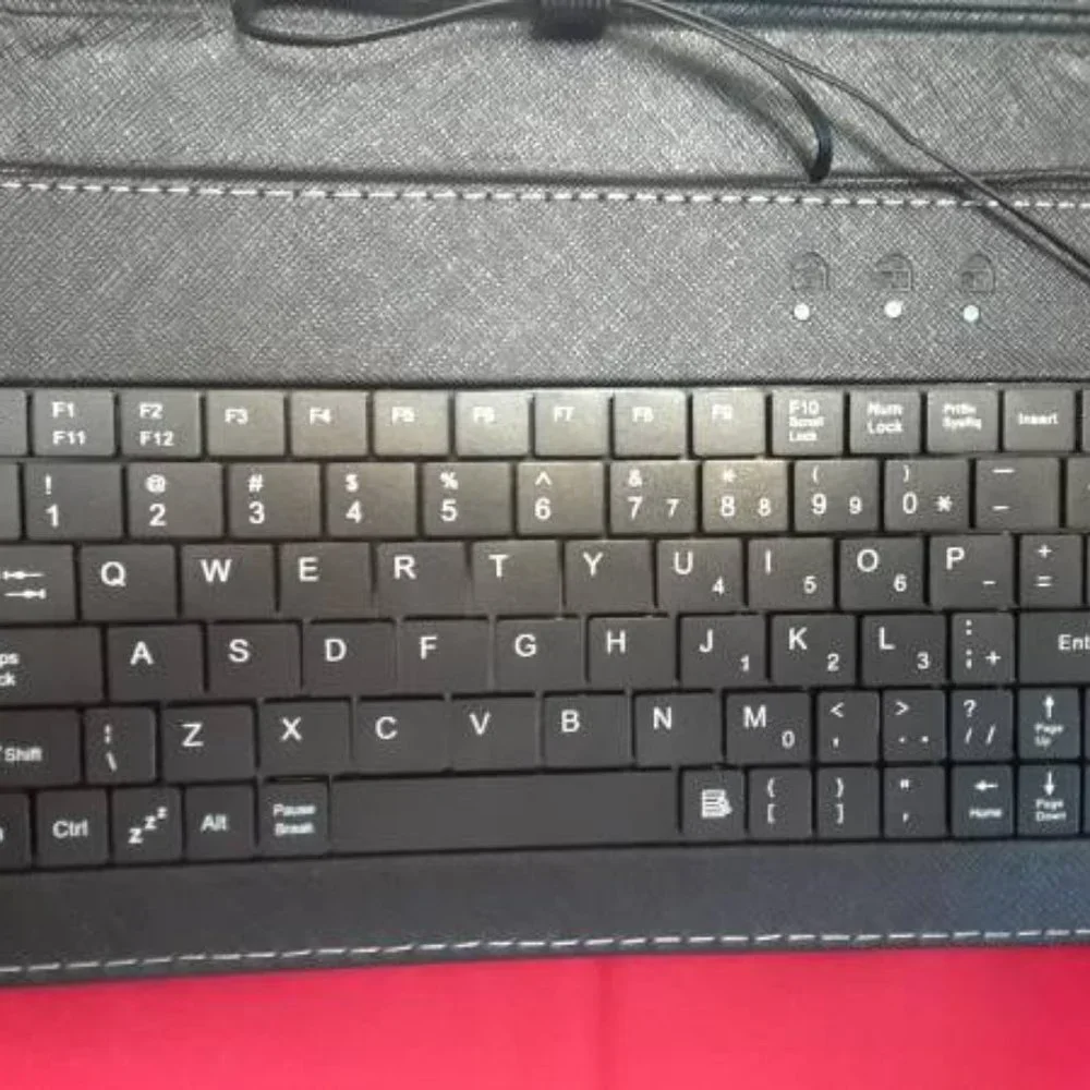 BRAND NEW Universal 7 inch Tablet Case with PC Keyboard and Flip Stand, Black